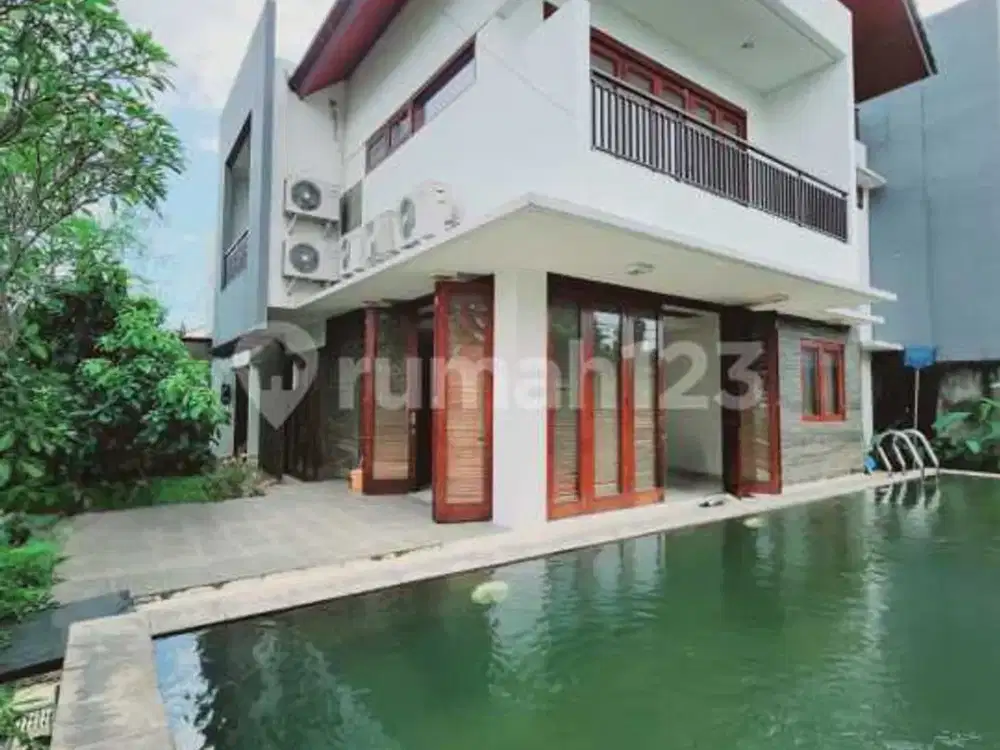 Rumah Luas 400m2 Layout Nyaman di Lokasi Premium Cilandak