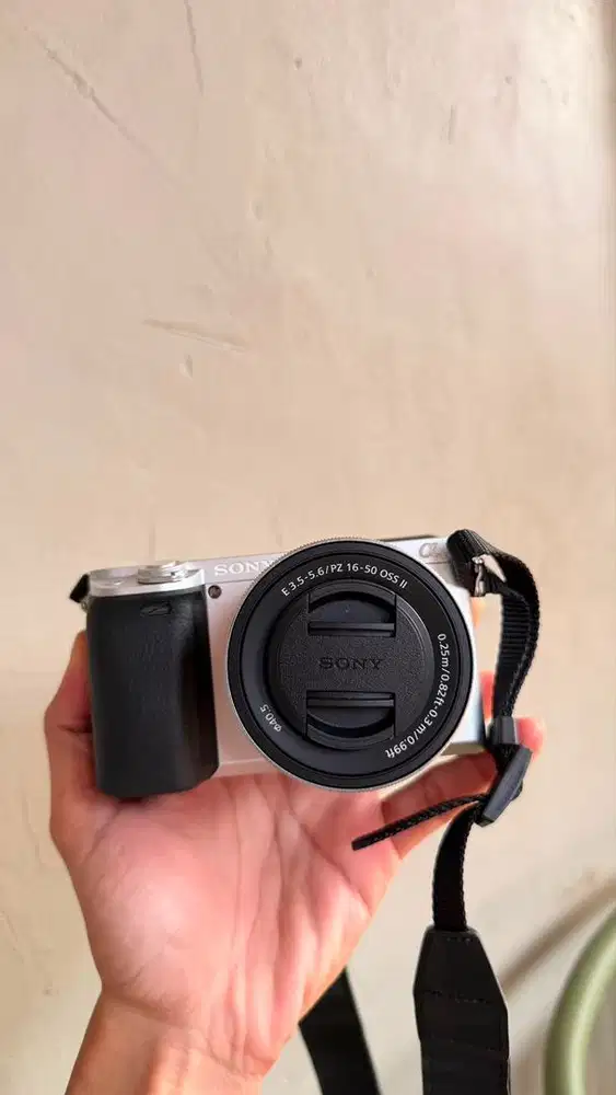 SONY Alpha A6400 Kit 16-50mm f/3.5-5.6 OSS I| (silver)