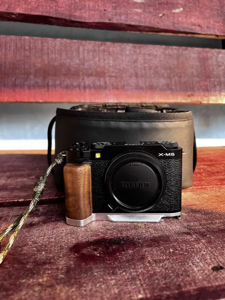 seperti baru kamera fujifilm xm-5