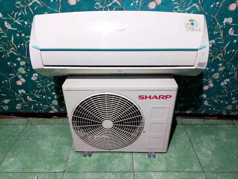 AC Sharp 1/2 pk low watt, type freon terbaru r32