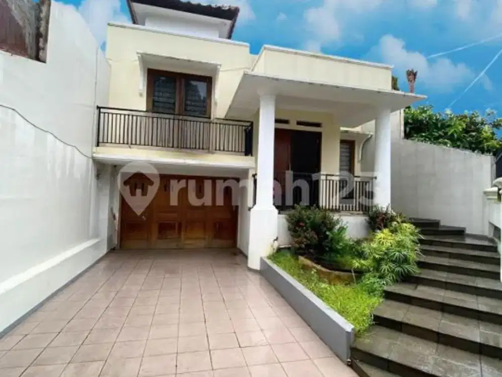 Rumah Nyaman 2 Lantai Lengkap Taman & Siap Huni di Pangkalan Jati