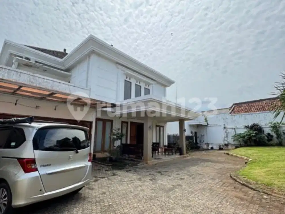 Rumah Mewah Luas 1040 M² Lengkap Swimpool Dalam Komplek di Cinere