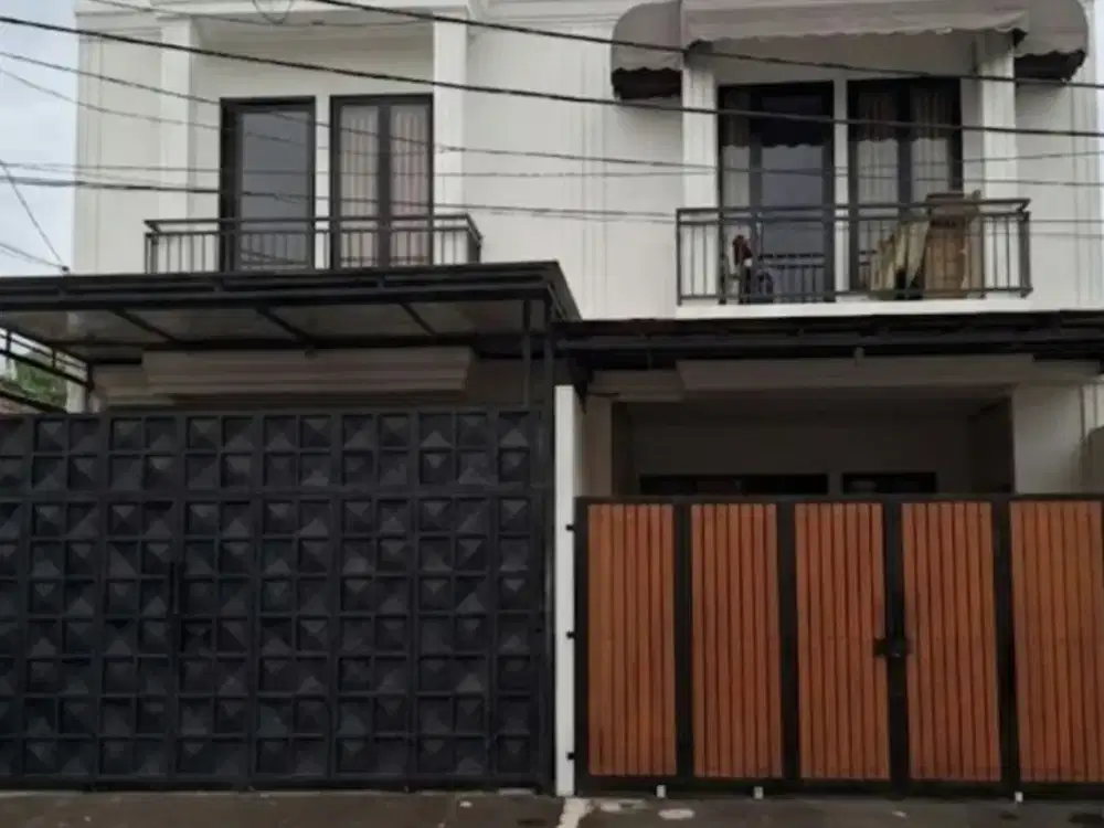 Jual Rumah Semi Furnished di Jakarta Timur Harga 1,8 M Net SHM