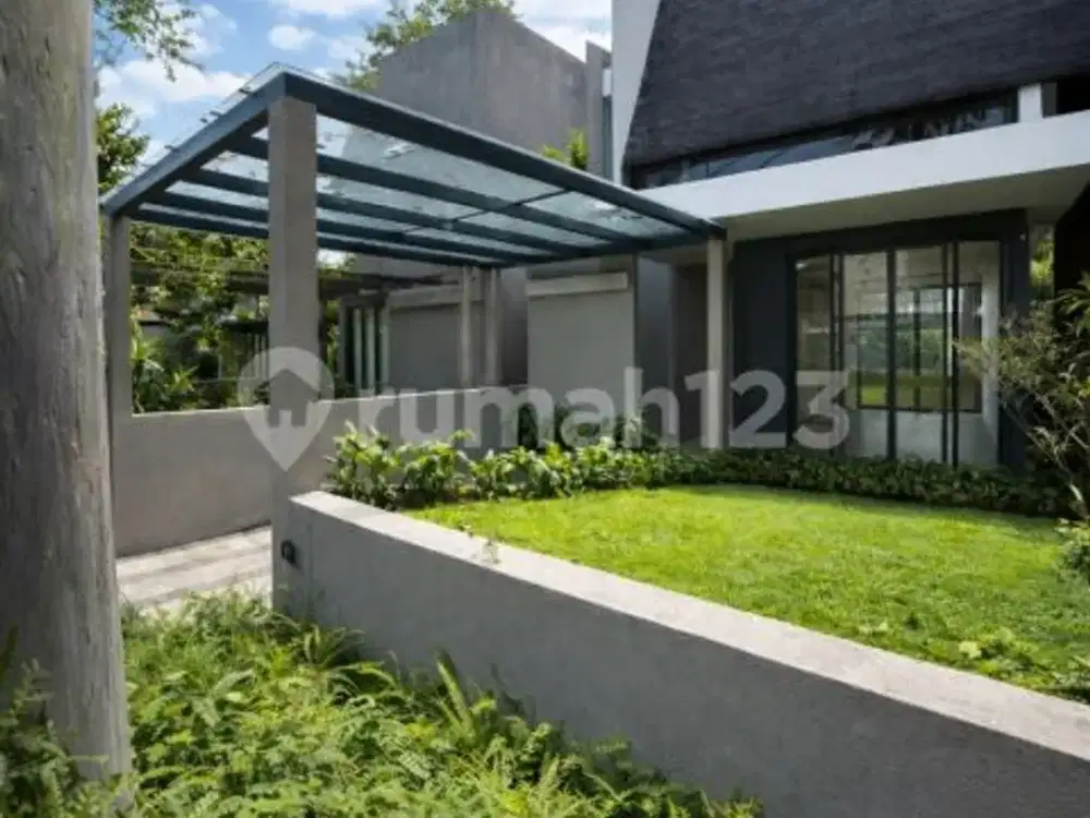 Rumah Asri di Cinere Minimalist Modern dengan Halaman Luas