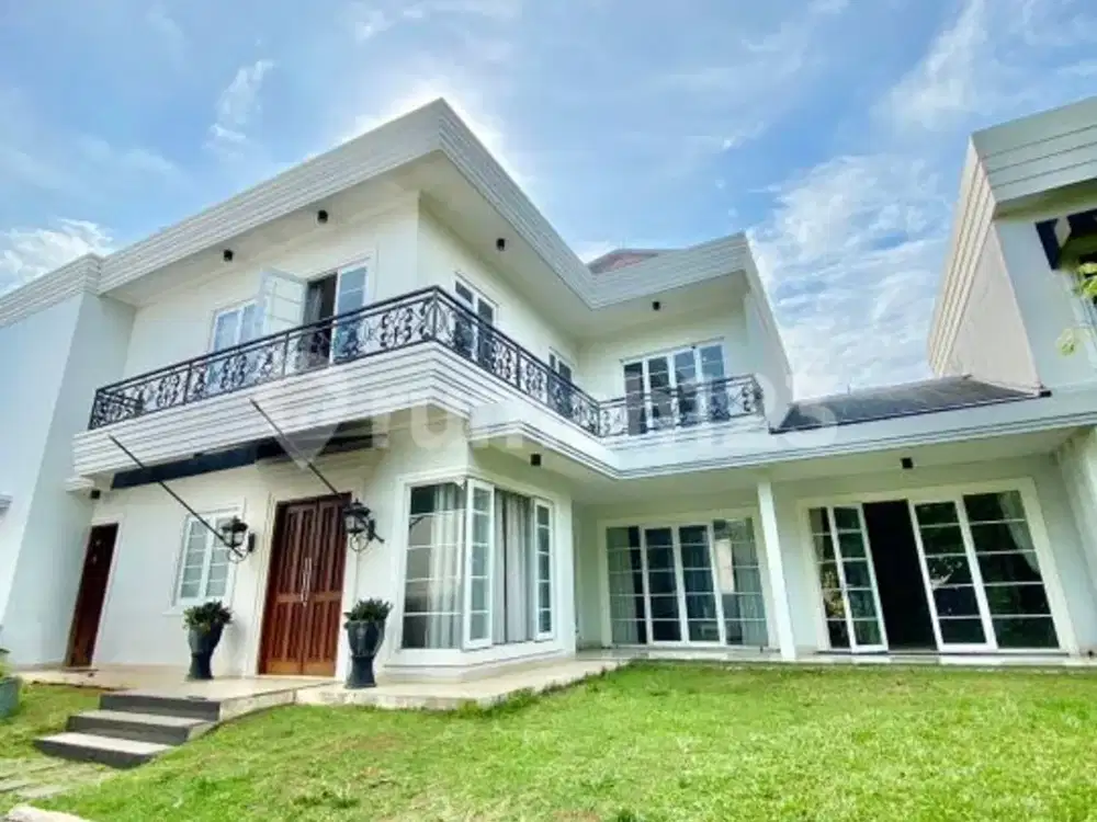 Rumah Klasik Modern Halaman Super Luas Selangkah ke Tol di Andara