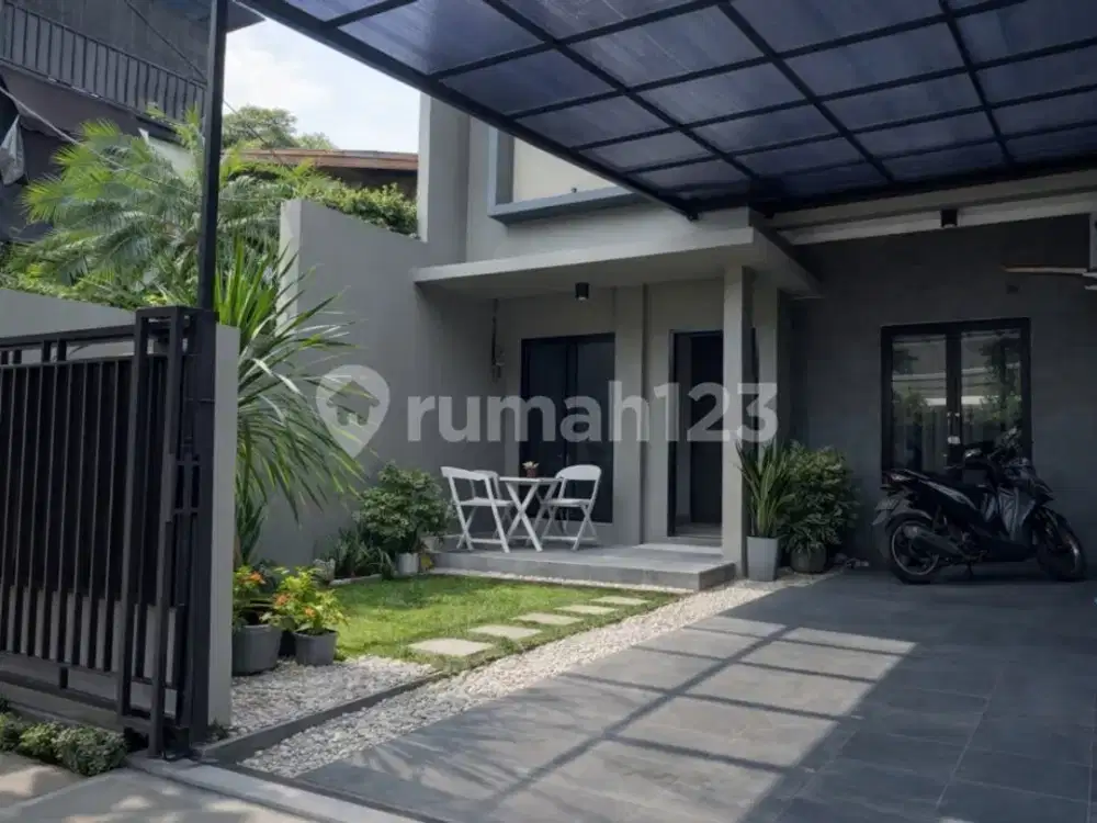 Rumah Modern Siap Huni dengan Halaman Belakang Luas di Cinere