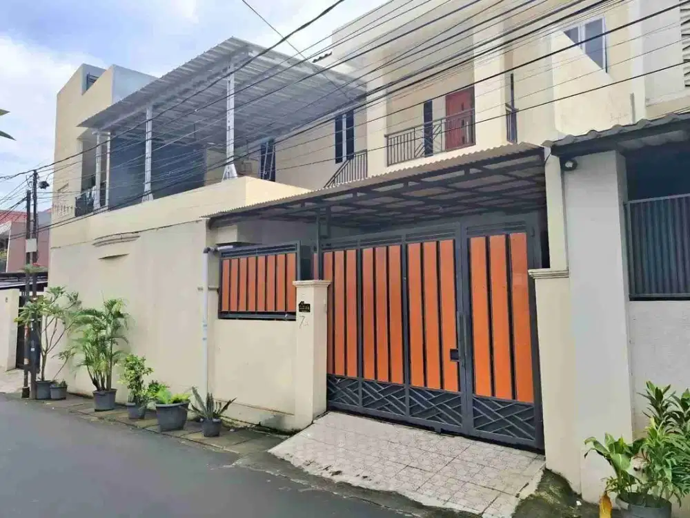 Jual Murah Rumah di Kebon Jeruk Dekat Binus Luas 245m 2 Lantai