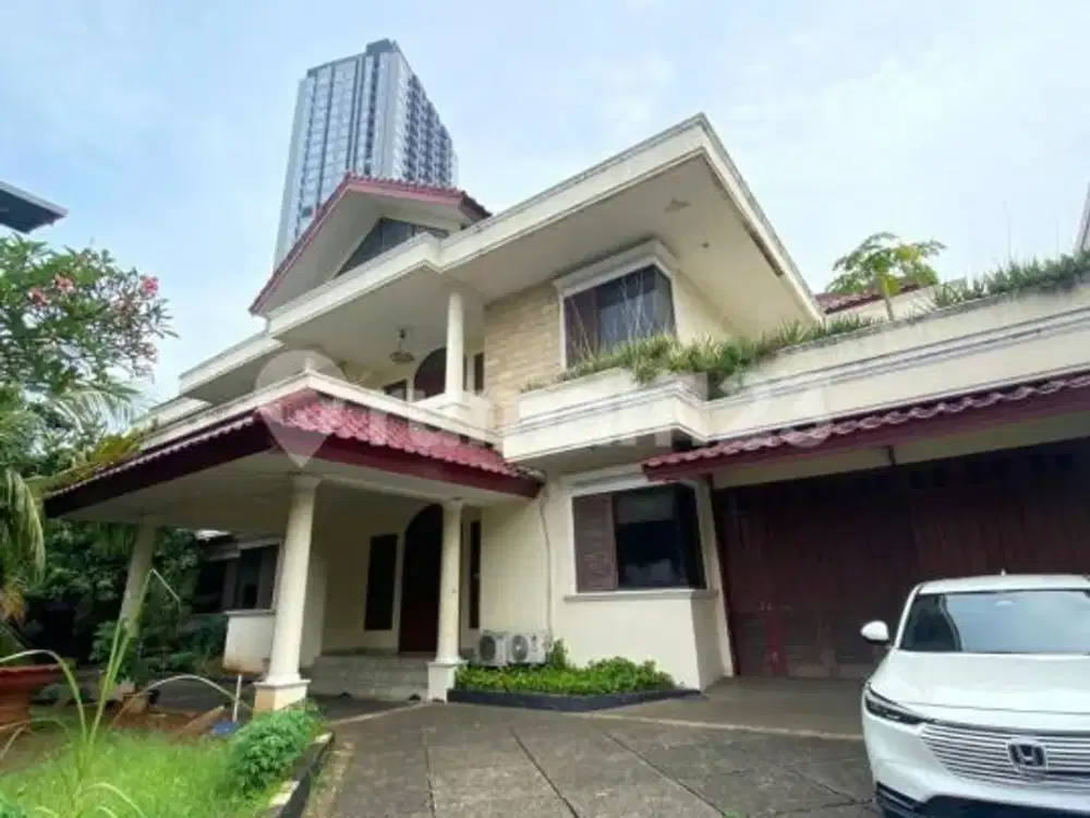 Rumah Luas 887M2 Berlayout Lapang dengan Private Pool di Cilandak