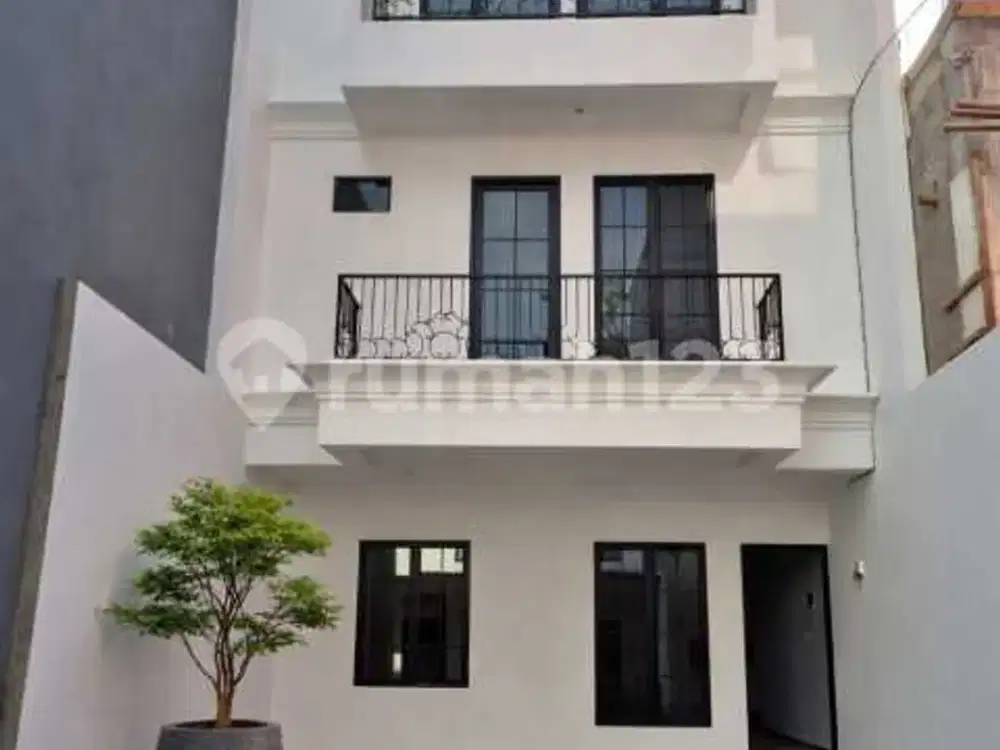 Rumah 3 Lantai Dalam Cluster di Kawasan Strategis Mampang Prapatan