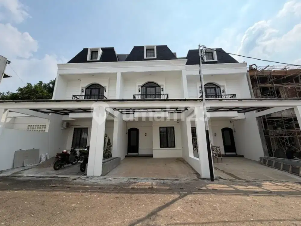 Rumah Baru 3 Lantai Dalam Townhouse Kawasan Strategis Lebak Bulus