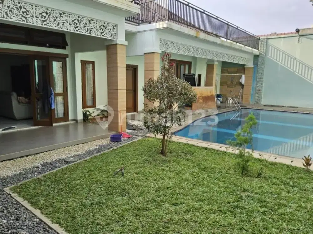 Rumah Luas Lengkap Private Pool + Rooftop di Kawasan Strategis Pasar Minggu
