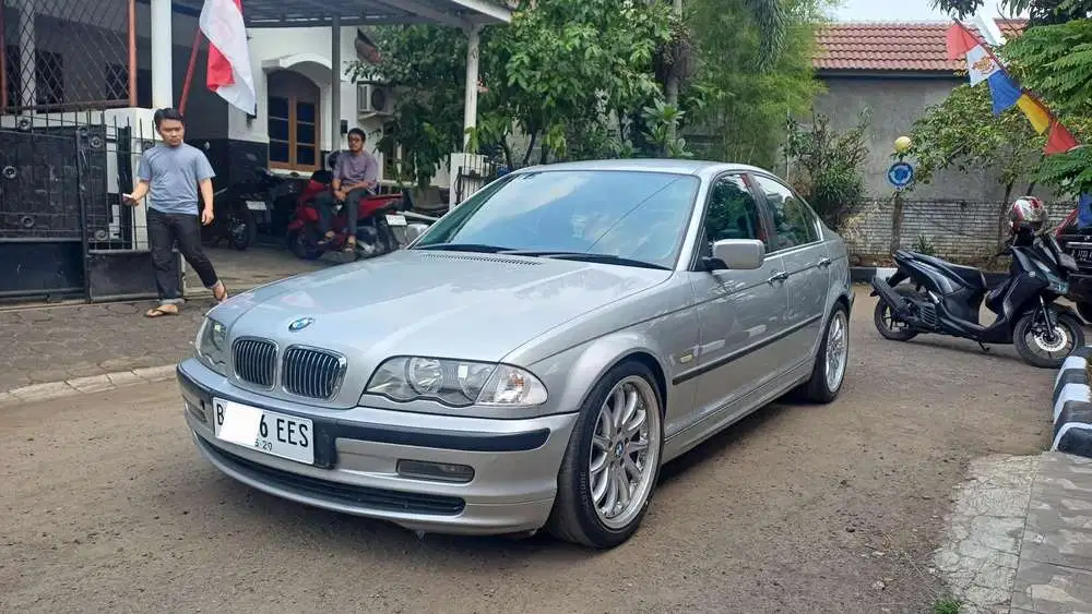 BMW 323i 2000 Bensin