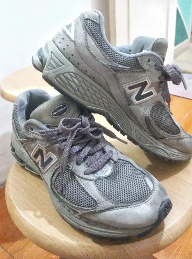 2002r light grey size 39,5 (24,5 cm) ori second