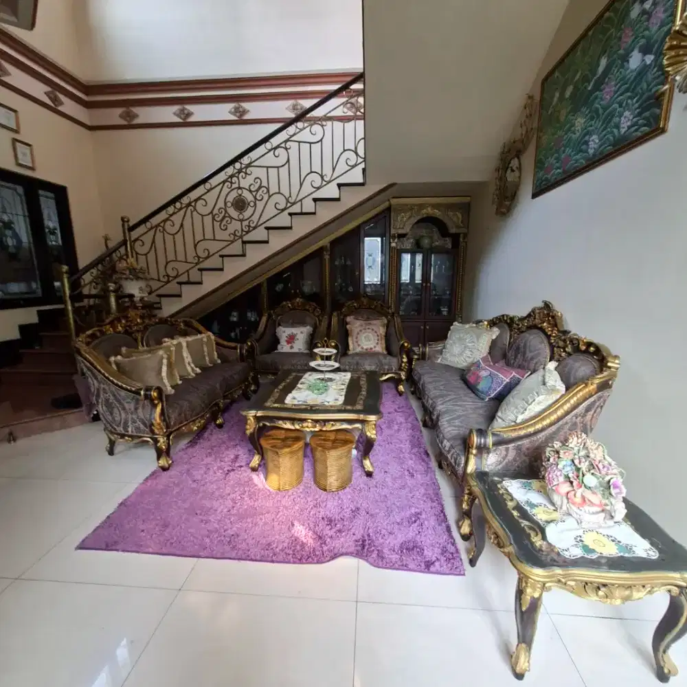 1 set sofa , 1 meja tamu , 2 coffee table