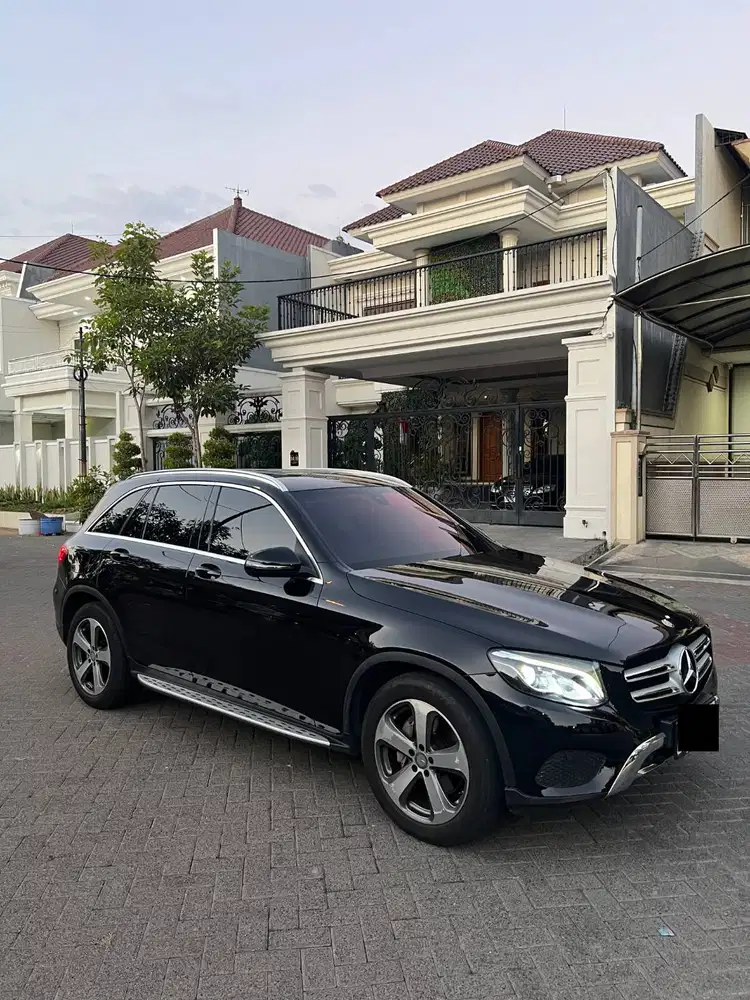 Mercy GLC250 VERY LOW KM