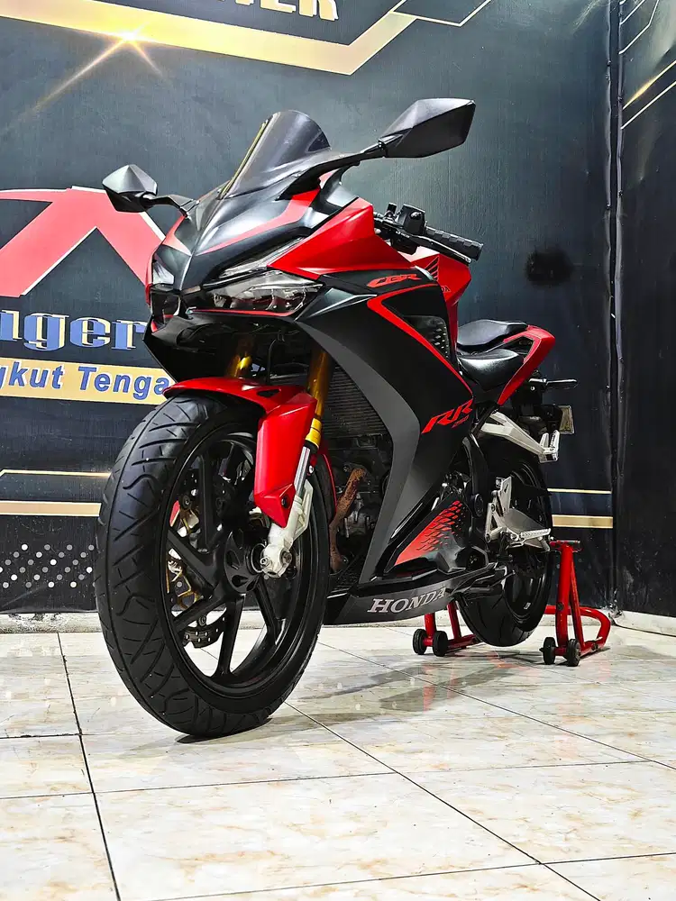 Cbr 250rr th.2022 Bravery Red matte km.18rb top.Anugerah motor rungkut