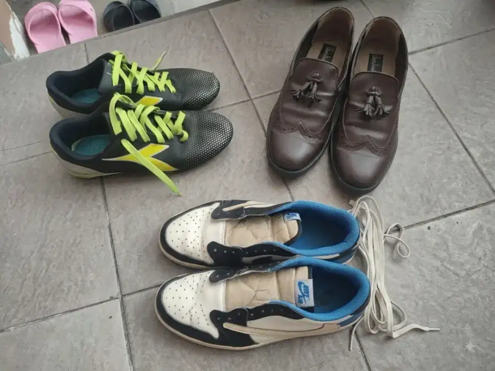 Jual paketan sepatu bola sepatu Nike sepatu pantofel kerja