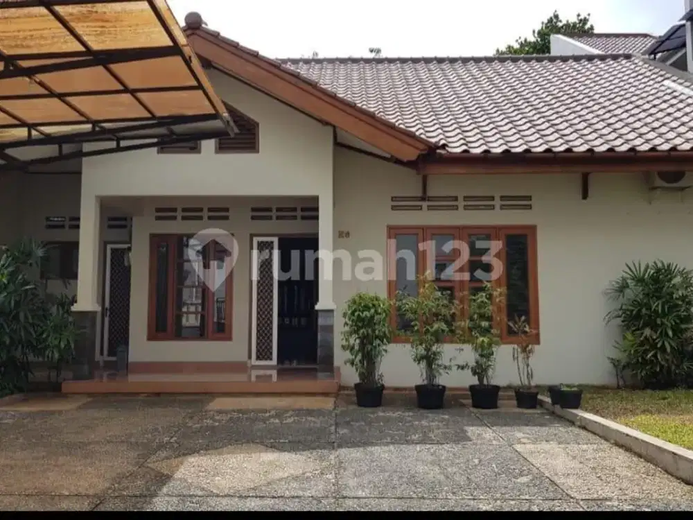 Rumah Luas Terawat di Cilandak, Dekat ke Citos
