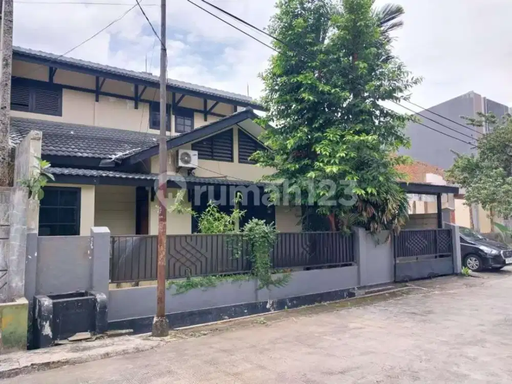 Dijual Rumah Lebar di Perumahan Megapolitan Cinere