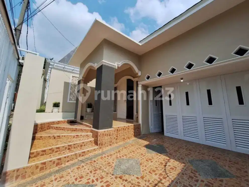 Rumah Modern Nyaman dengan Taman Asri – Lokasi Strategis