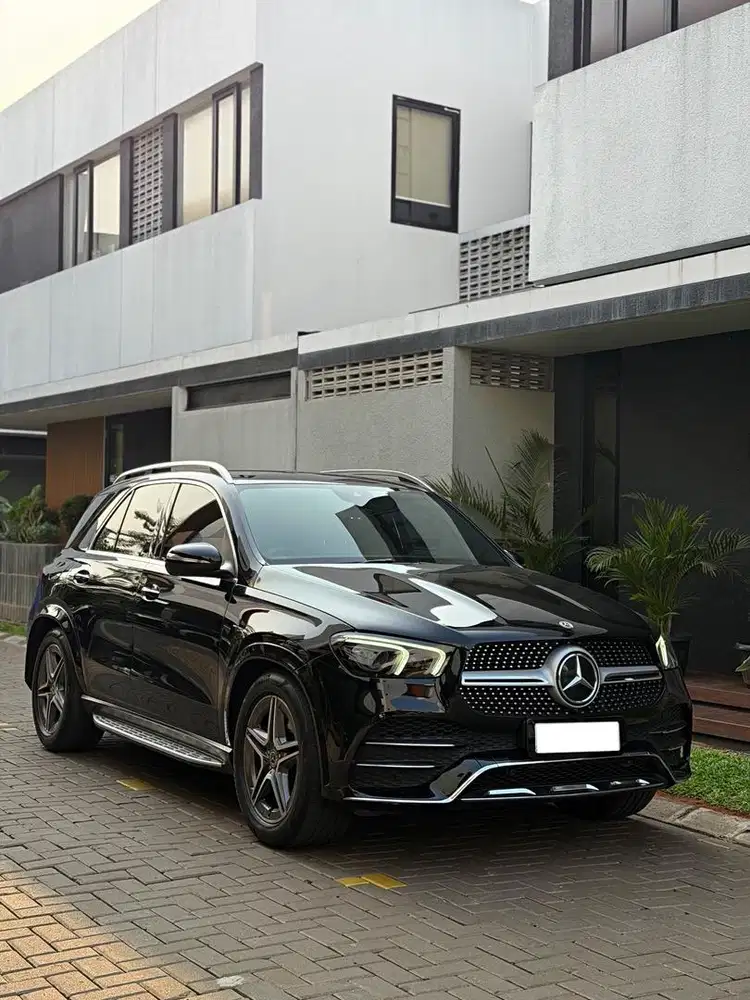 Mercedes Benz GLE450 EQ Boost Black on Black Very Well Maintained