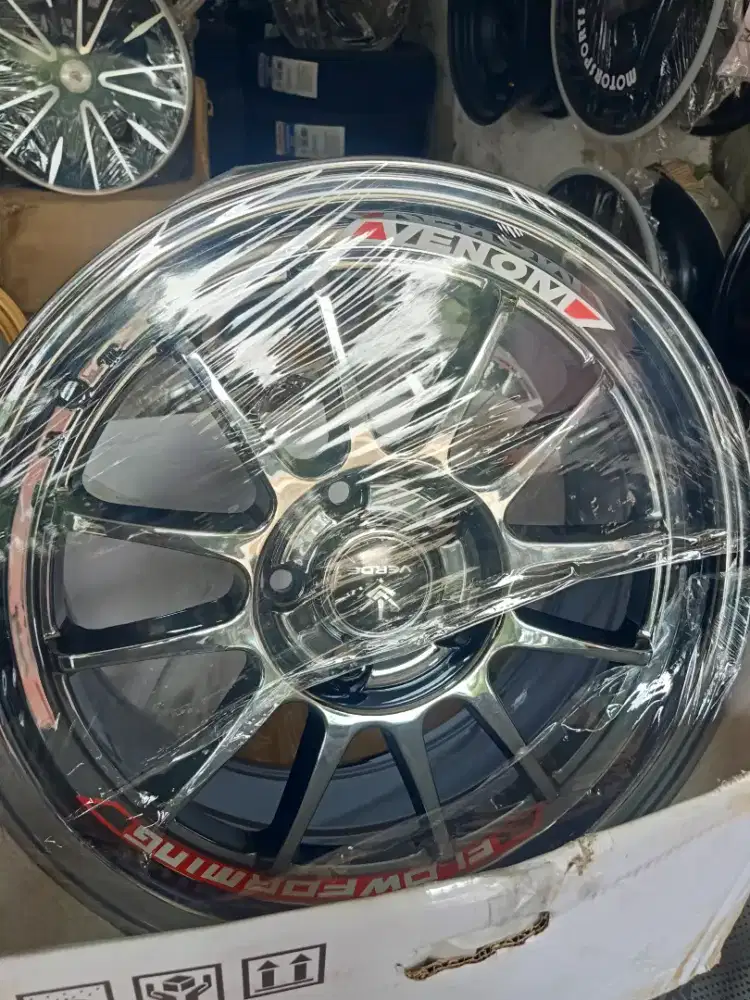 Venom Blackcrom 17 x 8in ET 38 H5/113,4