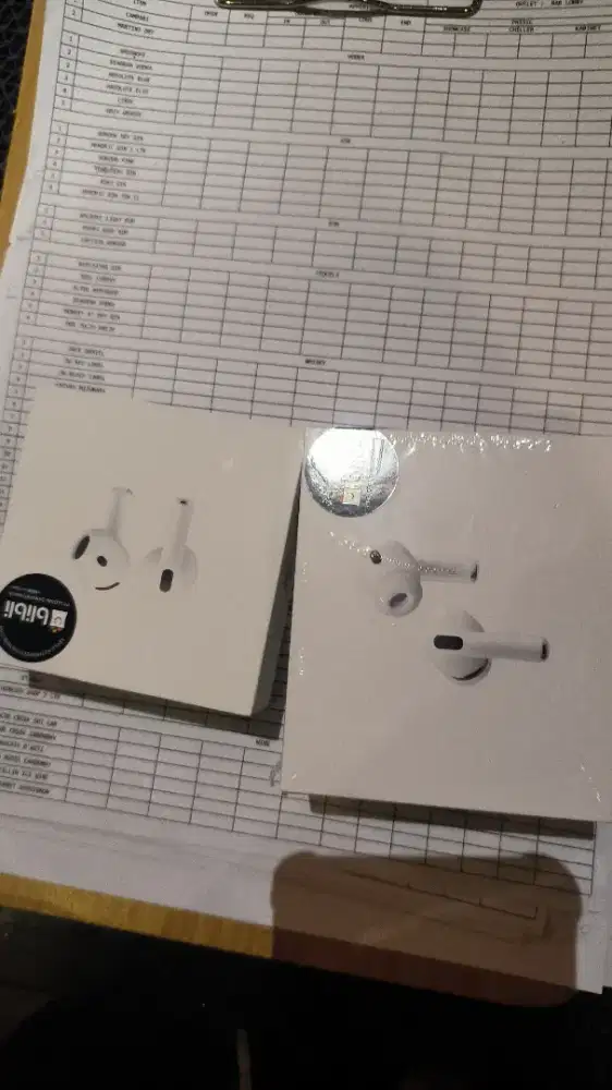 Airpods 3pro dan airpods 4 biasa kondisi buka segel aja
