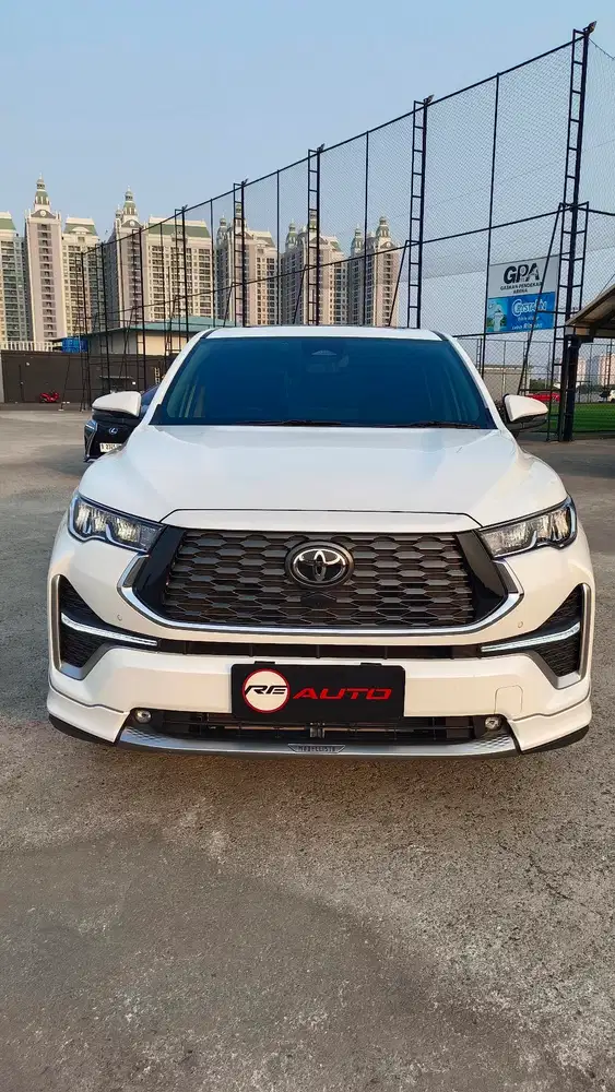 Toyota innova zenix Q hybrid modelista tss
