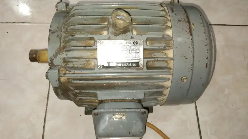 Di jual dinamo motor 5 PK 3 phase -  made in taiwan - masih ori