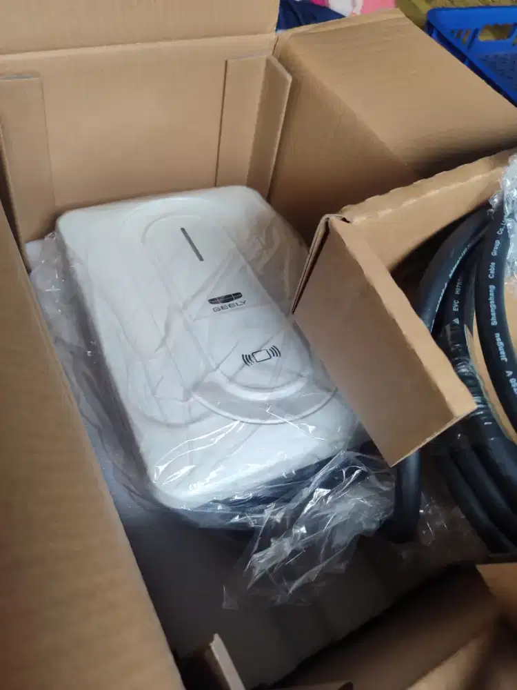 Wall charger Geely brand new