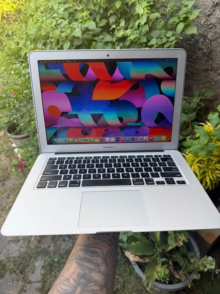 Macbook Air 2017 core: i5 13”inch 8/128GB