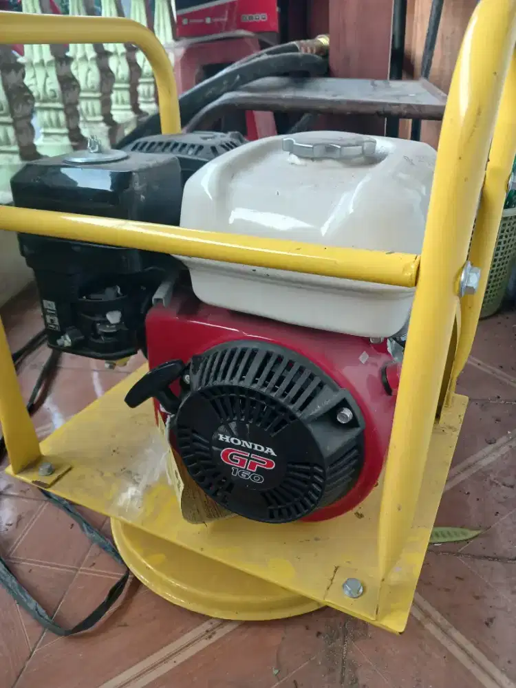 DIJUAL MESIN VIBRATOR HONDA MASIH BARU GP160 GRESS + SELANG 4  meter