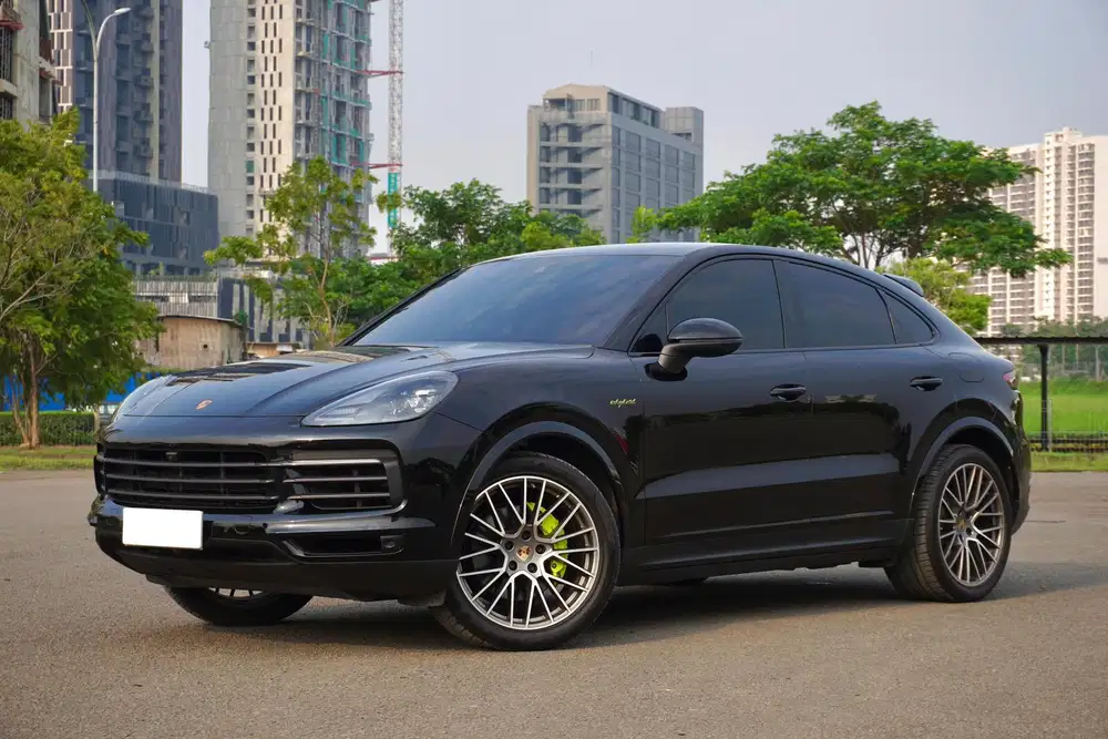 Porsche Cayenne E-Hybrid Coupè Platinum Edition 2023 / 2025 Hitam