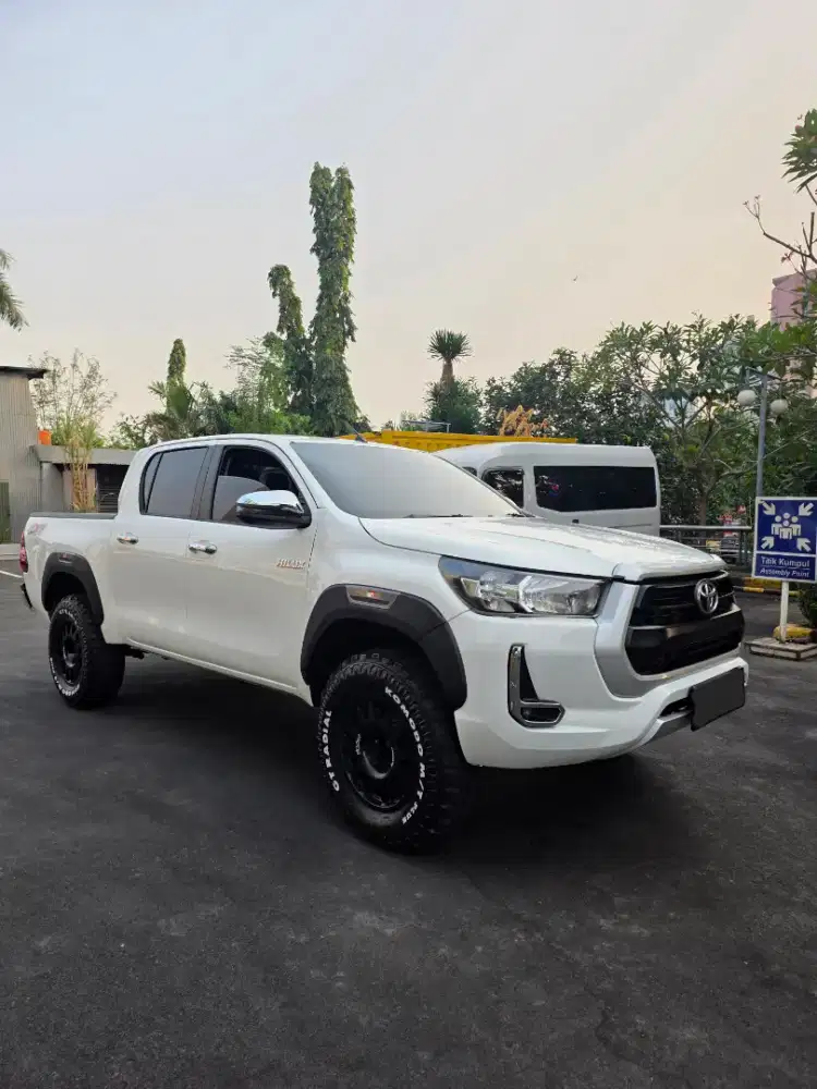 Toyota Hilux 2022 Pakai 2023 Tgn1 Plat B asli Modif overland Ban baru