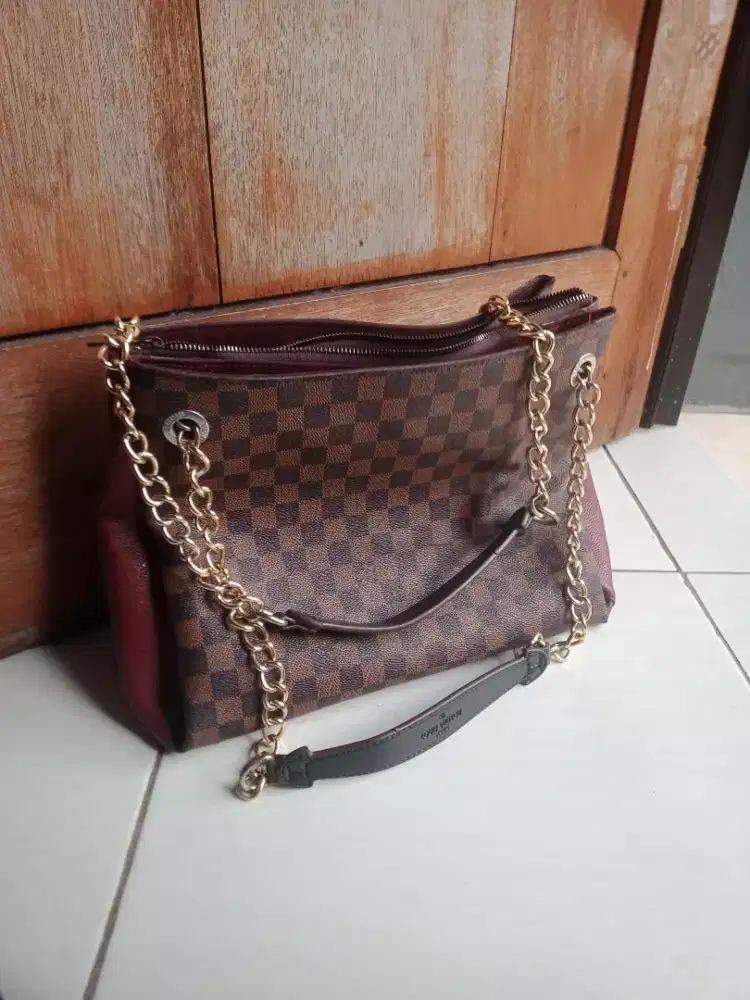 Tas Sling bag Louis Vuitton minus resleting minta servis