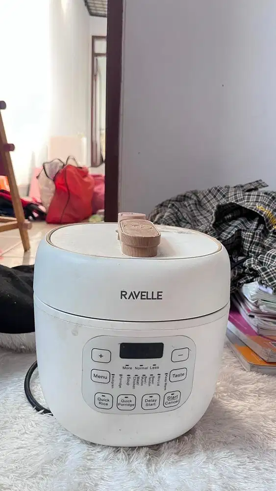 Ravelle pressure cooker preloved