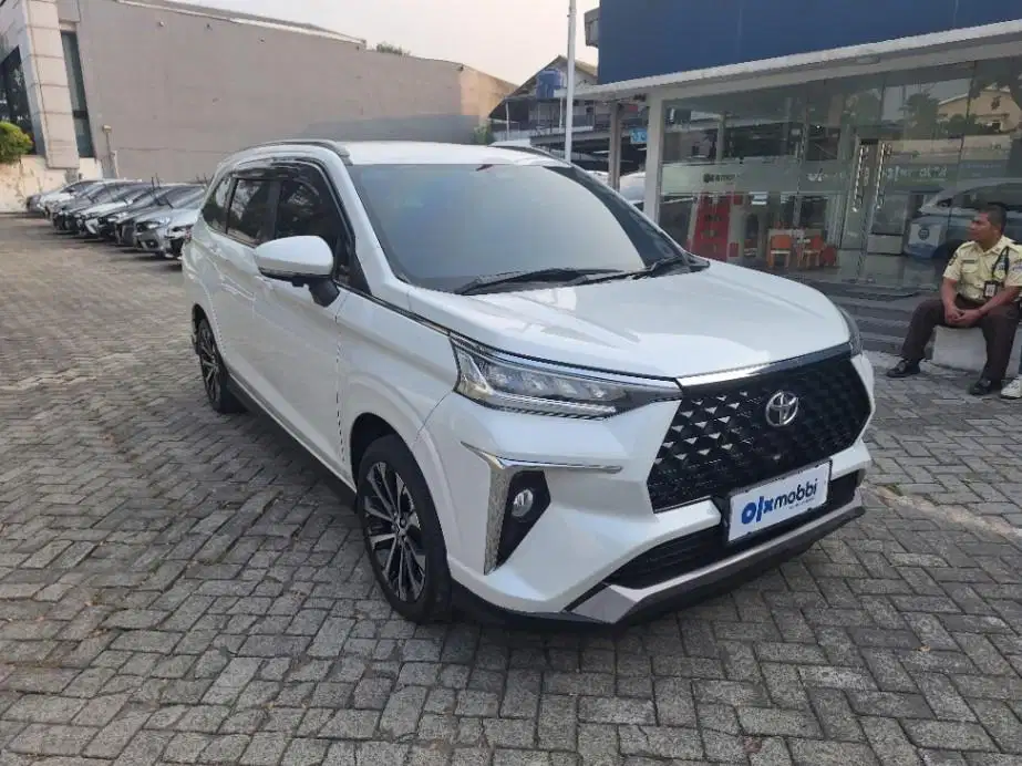 LOW DP Toyota Avanza 1.5 Veloz Q Bensin-AT 2023 PZJ