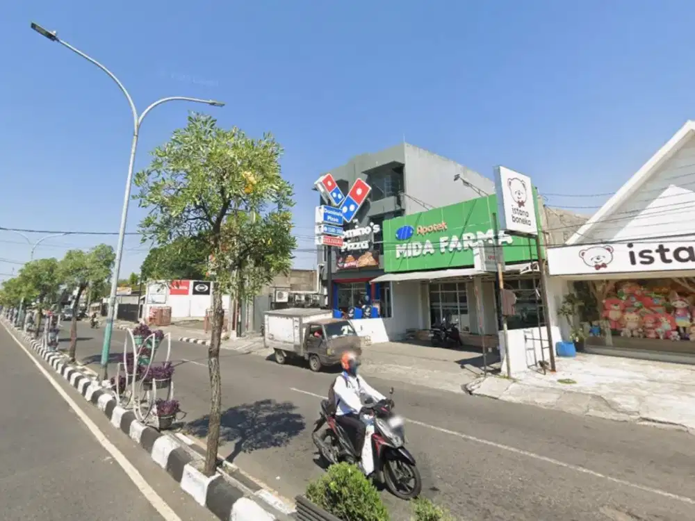 Gudang dan Showroom Jl Kartini Pusat Kota Gresik Strategis
