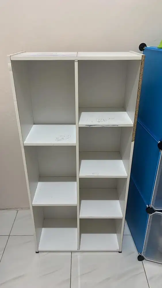 Lemari kayu bekas