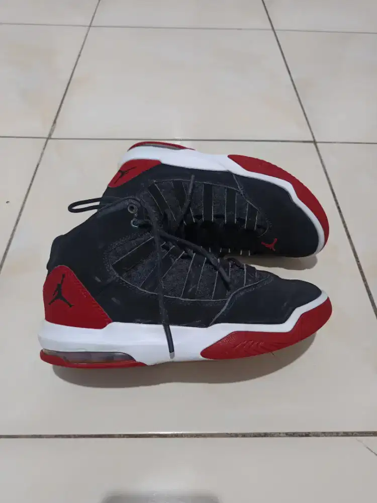 Sepatu basket anak jordan