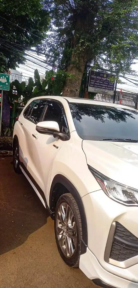Toyota Kijang Innova Zenix 2.0 Q Hybrid 2023 TSS Modellista-Full Spec