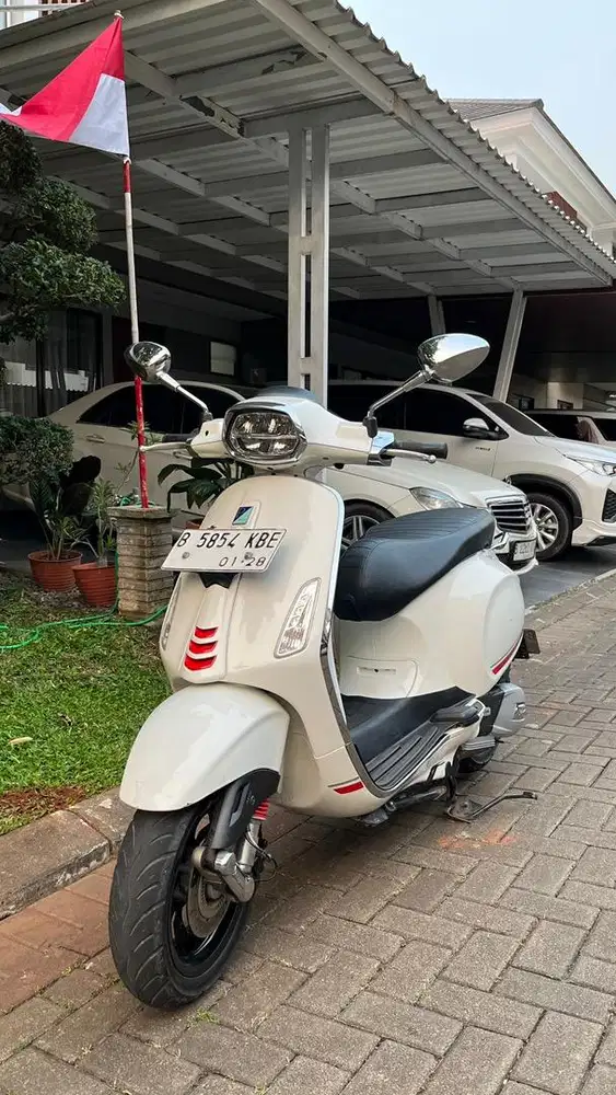 Vespa Sprint 2023 Putih ABS