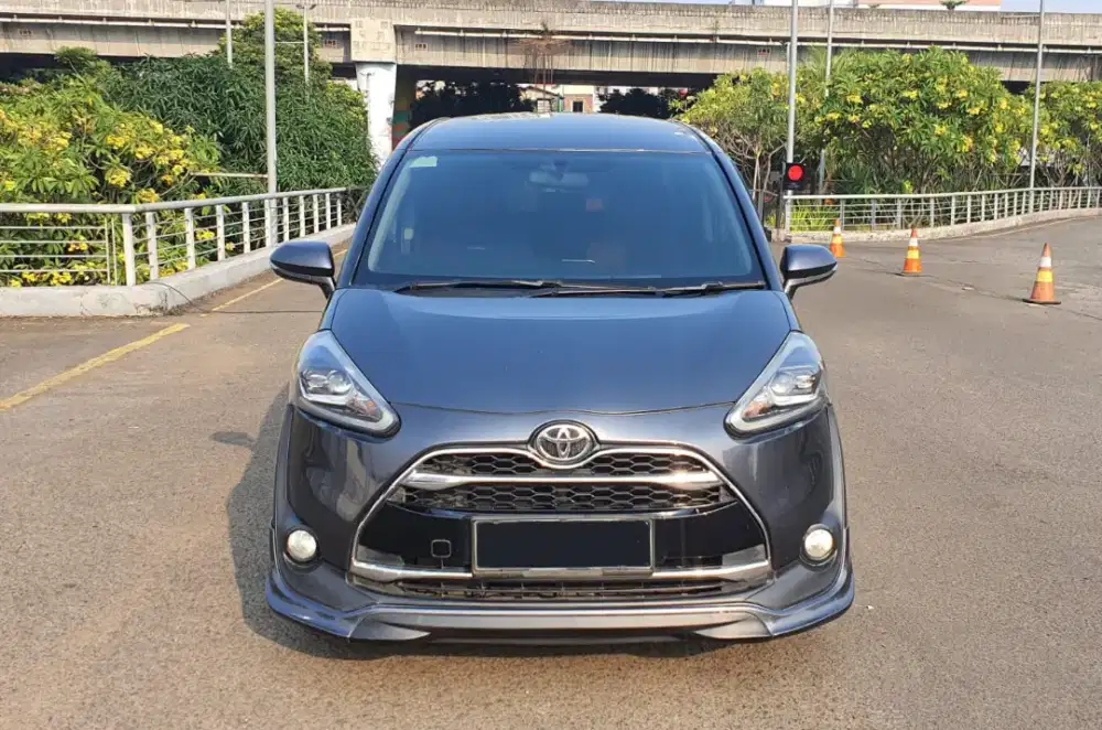 Toyota sienta Q matic 2016