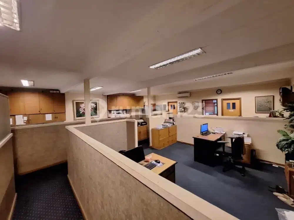 Kantor, Ngantong, Lokasi Dijalan Utama Lebak Bulus Raya, Jakarta Selatan