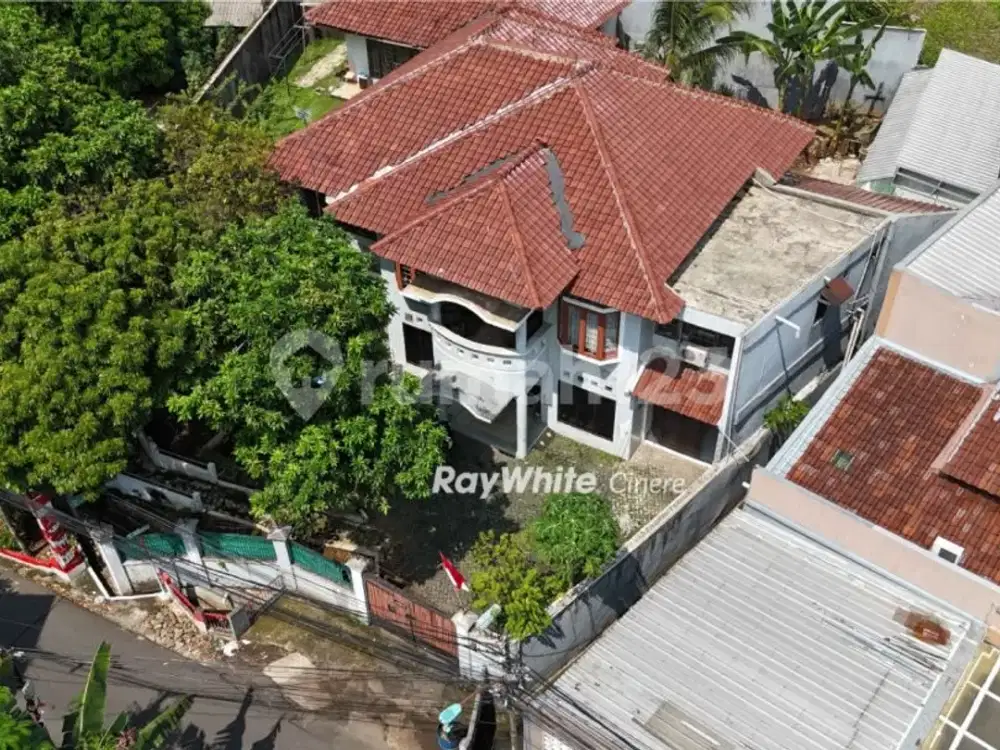 Rumah Berkontur Unik, Kokoh, Dekat ke Jalan Raya Bogor