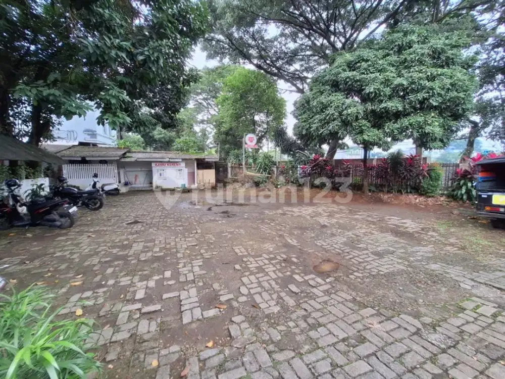 Rumah Hitung Tanah Posisi di Pinggir Jalan Area Lebak Bulus