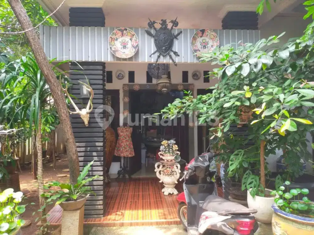 Rumah dengan Halaman yang Luas, Akses Pintu Tol Cibubur, Harga B. U Sampai Akhir Bulan Ini