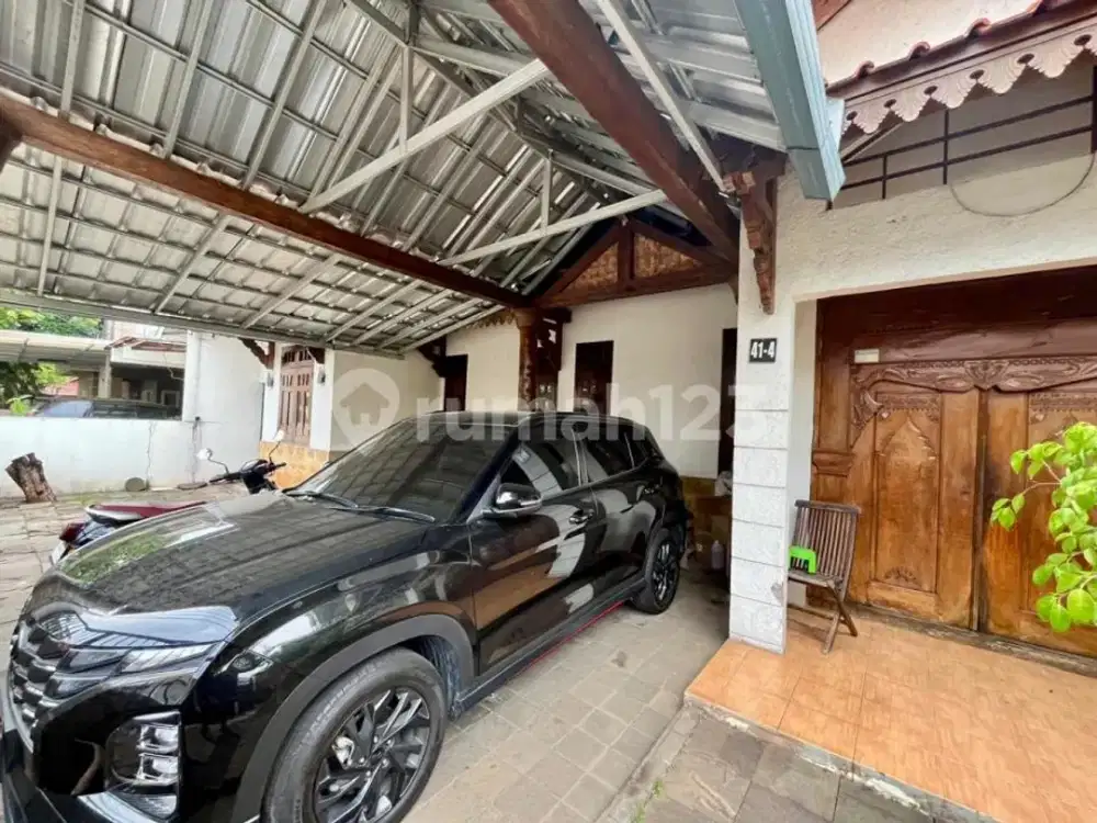 Rumah Unik Terawat Dalam Komplek Di Cinere
