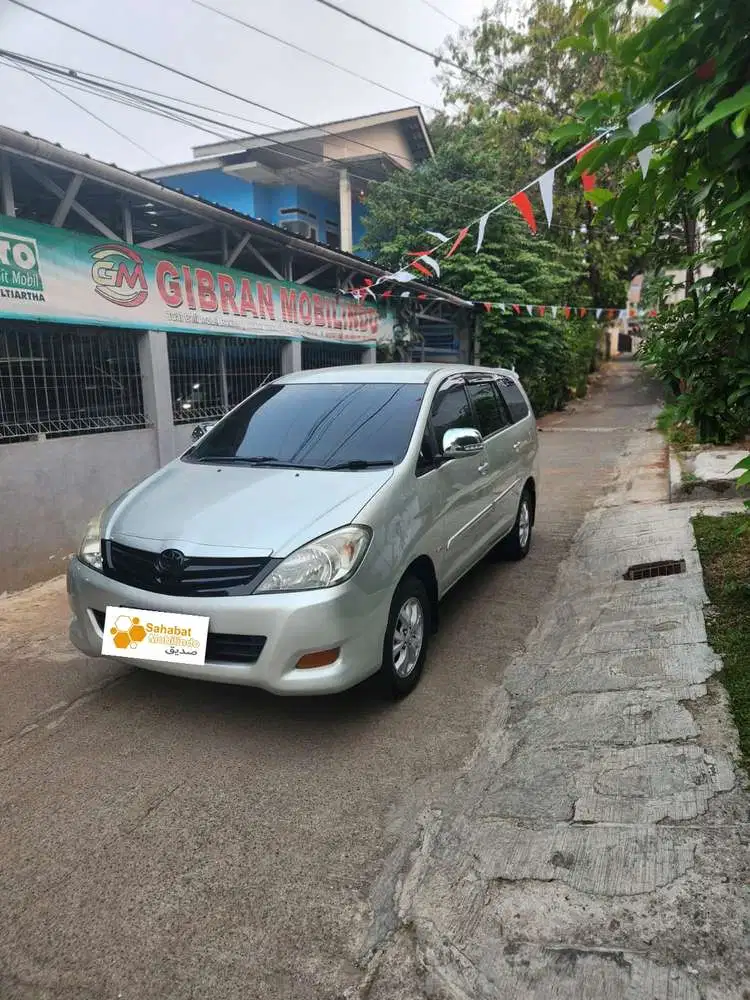 Toyota Kijang Innova 2010 Bensin