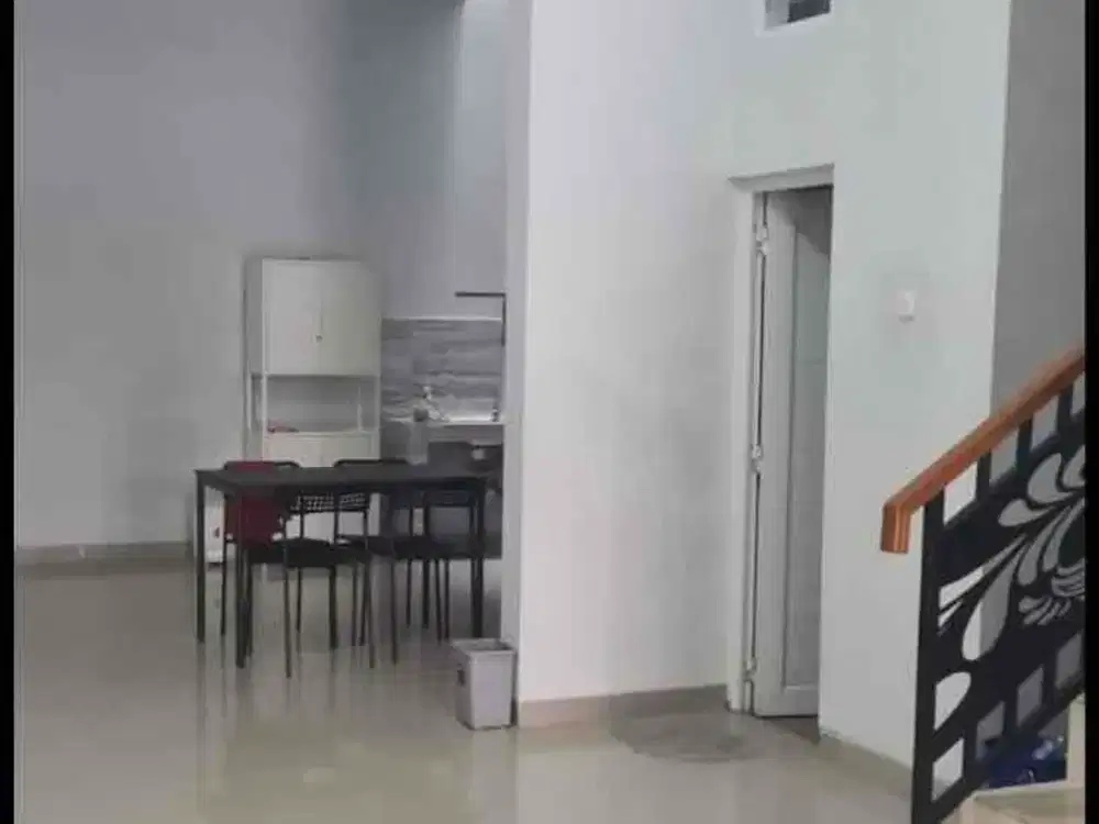 Disewakan rumah 3 lantai semifurnish siap huni dekat mal kelapa gading jakarta utara